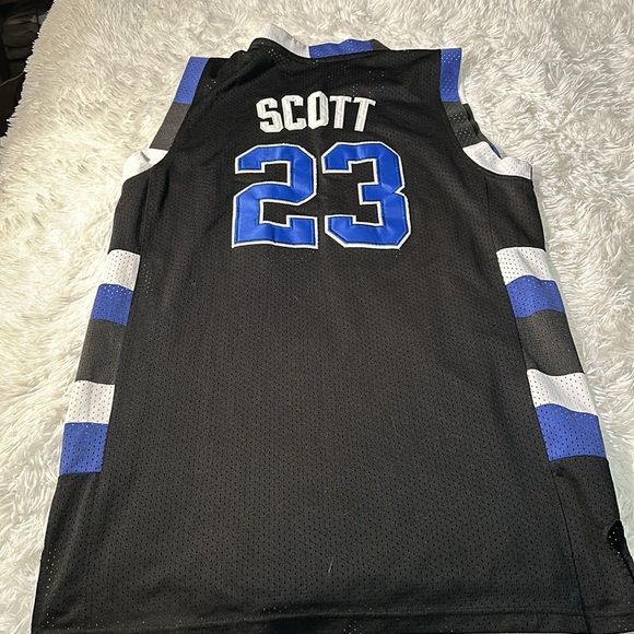 One tree hill Nathan Scott jersey - Picture 2 of 2